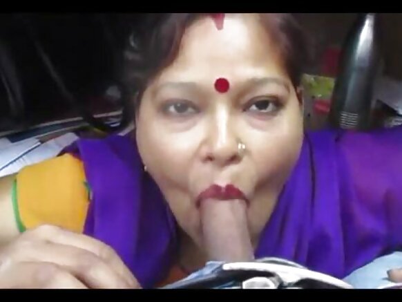బ్లోజాబ్ ఇస్తున్న దేశీ ఆంటీ దేశీ బ్లోజాబ్ మరియు సెక్సీ హిందీ వీడియో మూవీ డీప్త్రోట్ క్రీంపీ