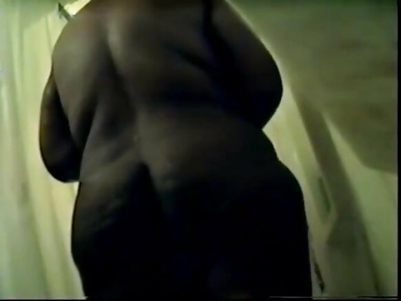 షవర్‌లో bbw bbw భారతదేశాన్ని చూపే సెక్సీ చిత్రం