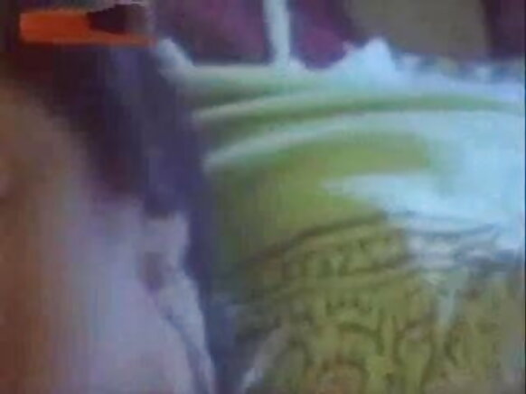 హాట్ ఇండియన్ ఆంటీ హాట్ మూవీ బిగ్ టిట్స్ హోటల్‌లో తన క్లయింట్‌ను సంతృప్తి పరచడానికి ప్రయత్నిస్తాయి