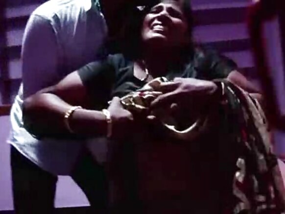 S.ఇండియన్ బస్తీ మల్లు ఆంటీ డైవర్ మసాజ్ తన సన్నీ లియోన్ సెక్స్ వీడియో ఫిల్మ్ డైవర్‌తో