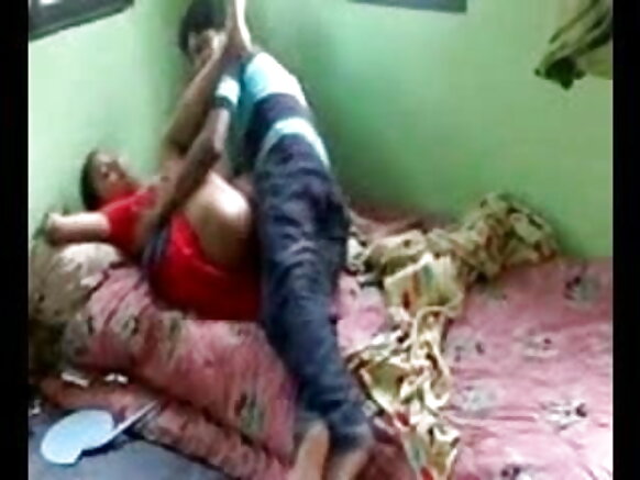 దేశీ అబ్బాయి ఇంట్లో వేశ్యను ఫక్స్ చేస్తాడు