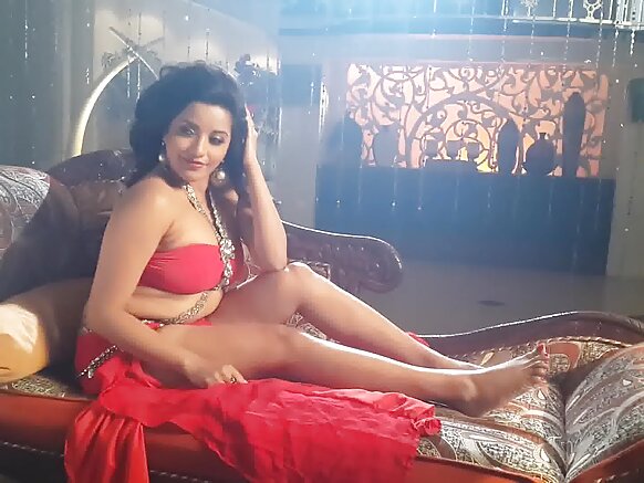 ఎవరైనా, దయచేసి బాలీవుడ్ లావాతో మోనాలిసా సెక్సీ మూవీని రూపొందించి, ఫాల్ చేయండి..