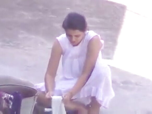 ప్యాంటీలో అందమైన బెంగళూరు అమ్మాయి సన్నీ లియోన్ సెక్సీ వీడియో ఫిల్మ్ బెంగళూరు
