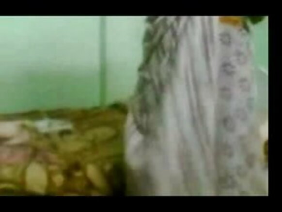 ఉత్తర భారతదేశానికి చెందిన సేవకురాలు xxx ఆంటీని ఆమె యజమాని ఇబ్బంది పెట్టాడు