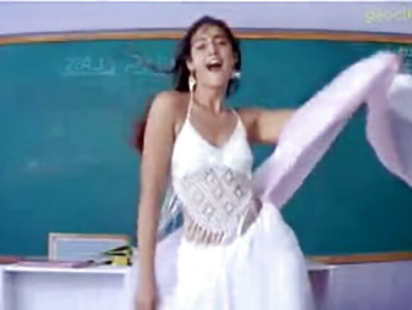 టీచర్‌గా సెక్సీ నటి ఫిల్మ్ వీడియో షో ఇలియానా