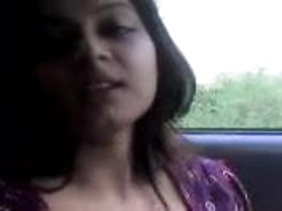 కార్ సెక్సీ మూవీ మూవీ వీడియోలో నా భారతీయ స్నేహితుడి వక్షోజాలు