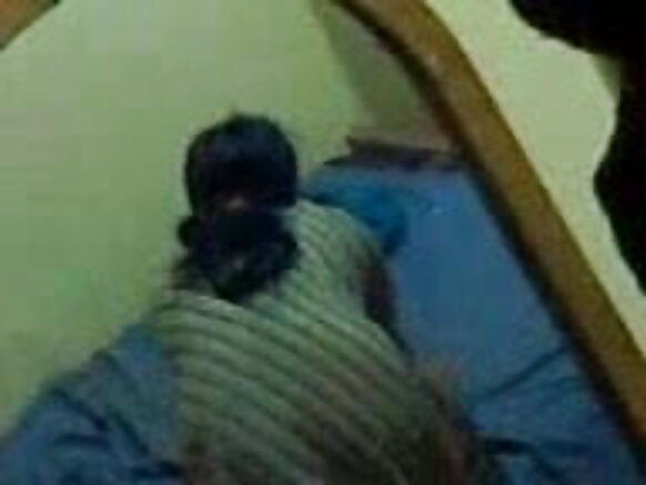 Desi aunty hindi hd సెక్సీ మూవీ ఆంటీ తన భర్తతో సెక్స్ చేస్తున్న సీక్రెట్ వీడియో క్యాప్చర్