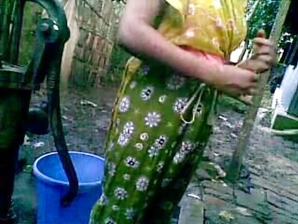 బంగ్లా దేశీ సిగ్గులేని కజిన్ నూపుర్ కుర్రాళ్ళు స్నానం చేస్తున్న దేశీ బంగ్లా అవుట్‌డోర్ హిందీ సెక్సీ ఫిల్మ్