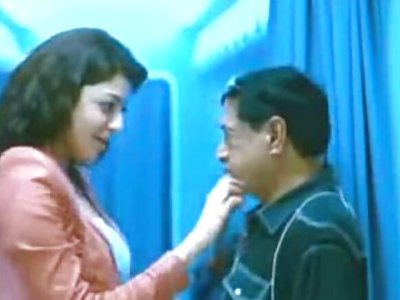 కాజల్ అగర్వాల్ హాట్ కిస్ మ్యాన్ పాత సెక్సీ సినిమాతో కనిపించని క్లిప్ తీసివేయబడింది