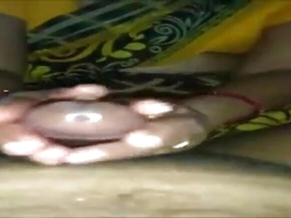నేపాలీ కాక్‌పైప్ ఫుల్ సెక్సీ మూవీ లోడ్‌తో మసాజ్ చేస్తూ భాబీని ఫకింగ్ చేస్తున్నాడు
